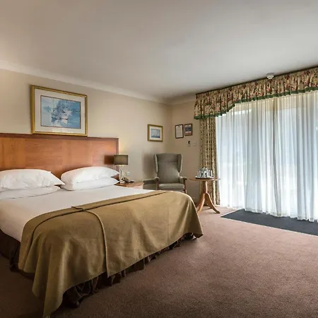 Macdonald Elmers Court Hotel Lymington Buitenkant foto