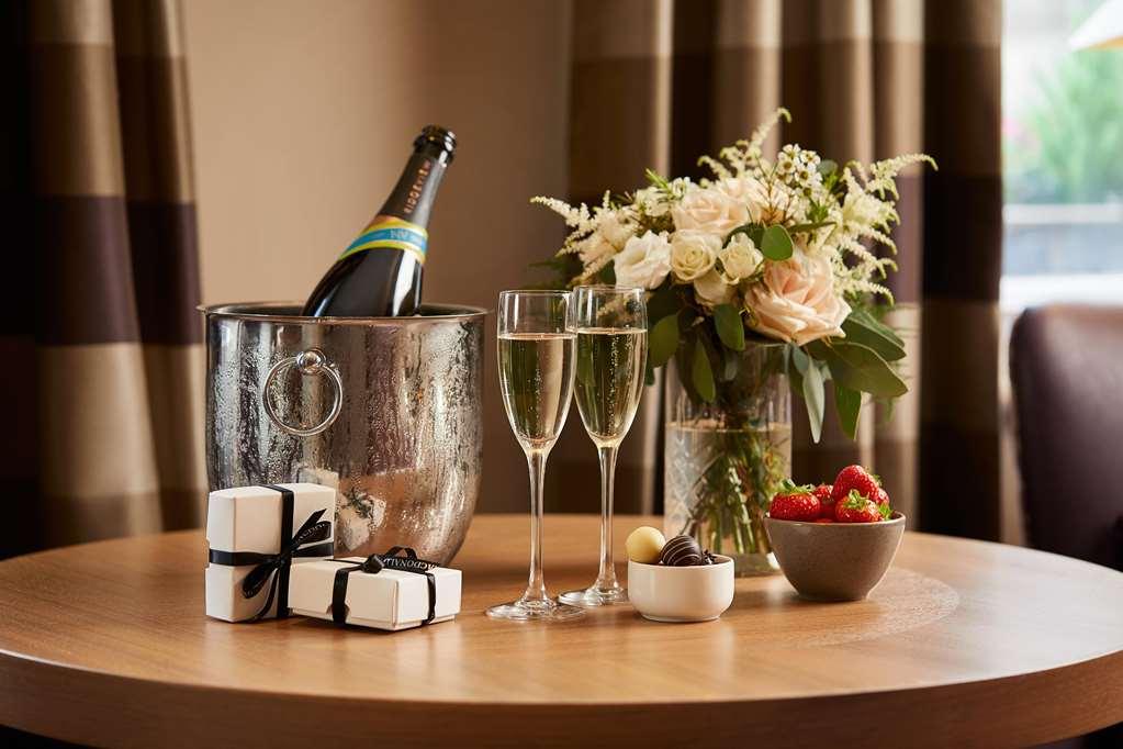Macdonald Elmers Court 4* Lymington