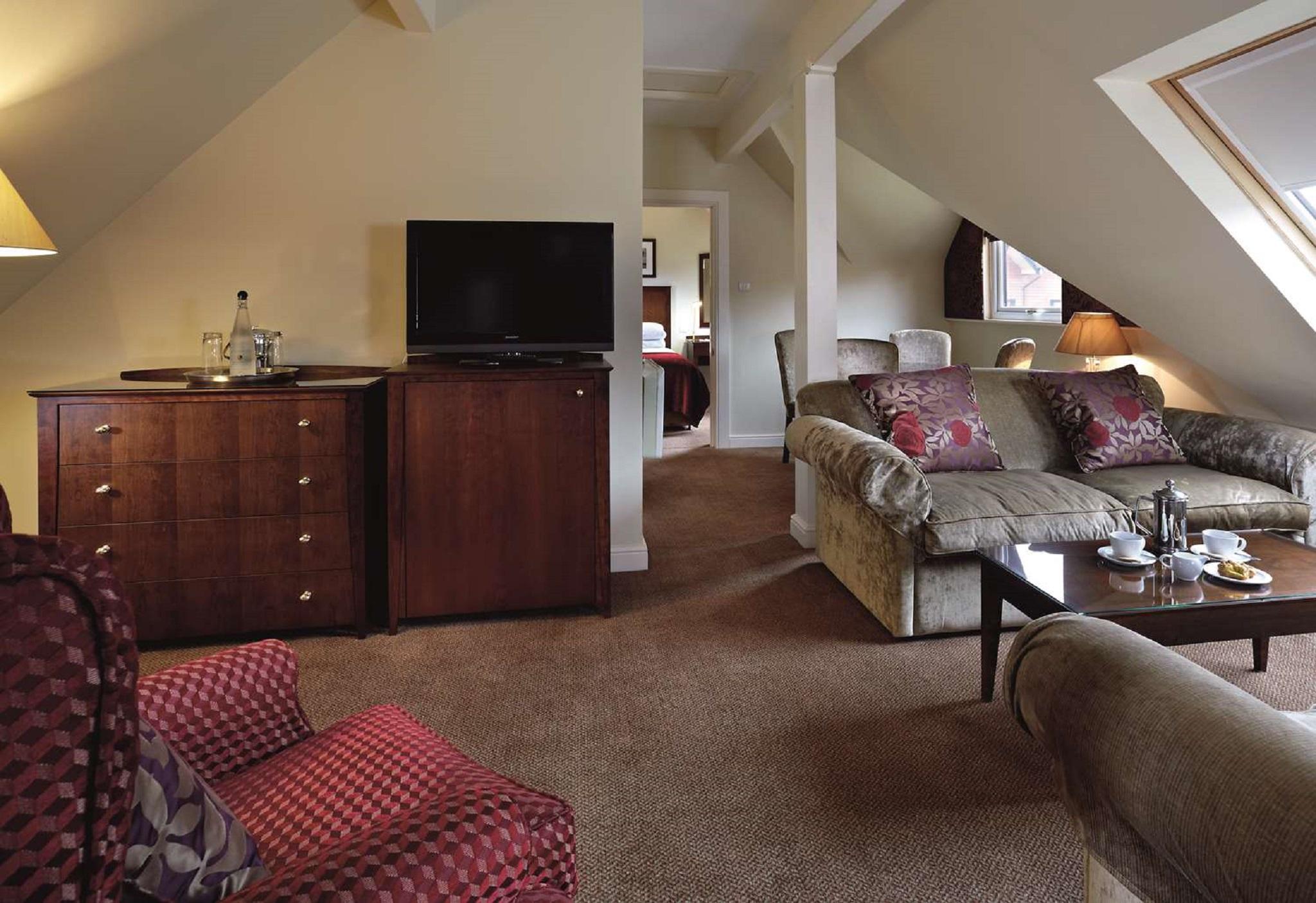 Macdonald Elmers Court Hotel 4*