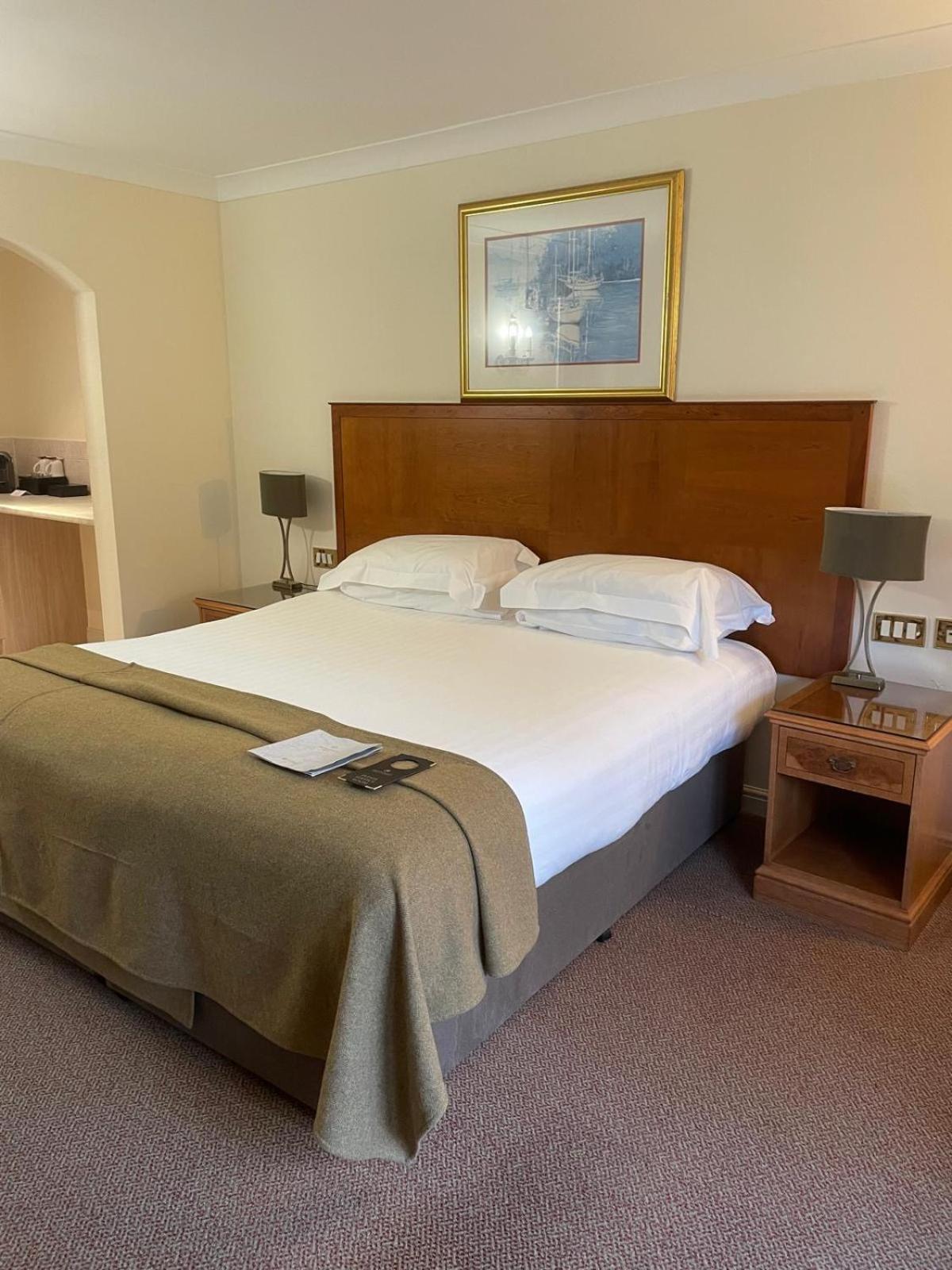 Macdonald Elmers Court Hotel