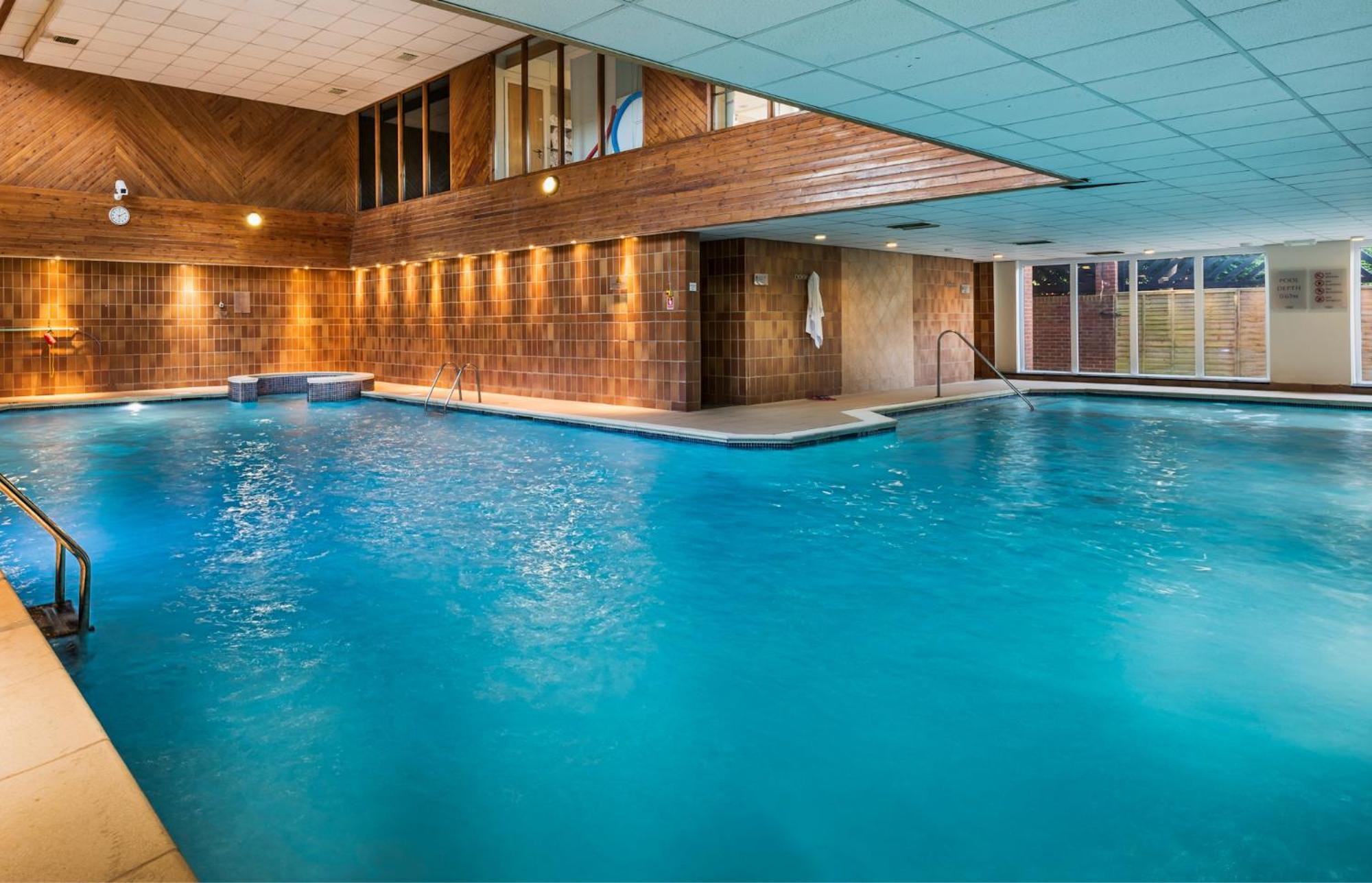 Macdonald Elmers Court 4* Lymington