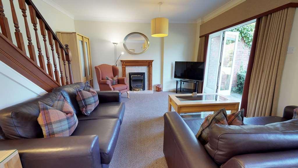 Macdonald Elmers Court 4* Lymington