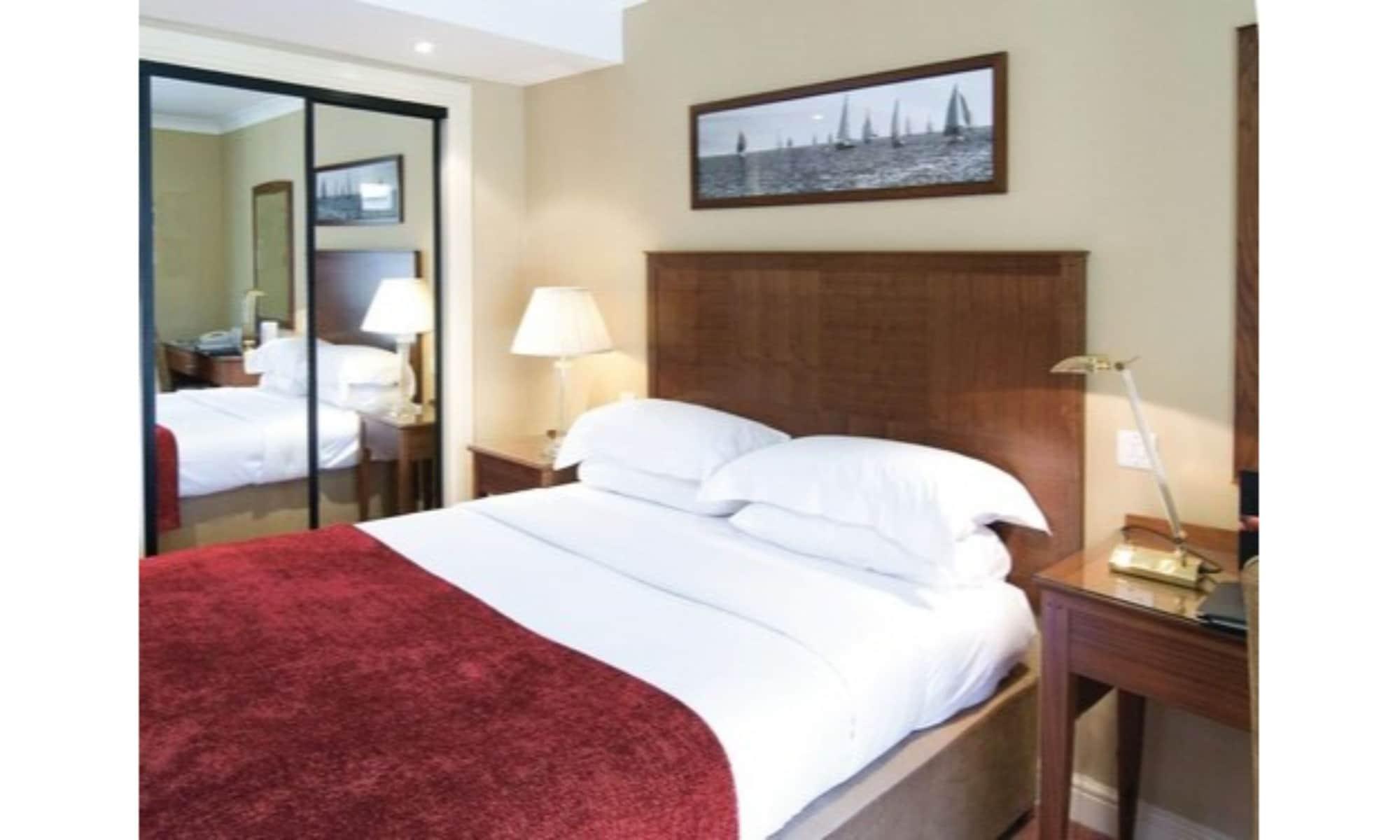 Macdonald Elmers Court Hotel 4*