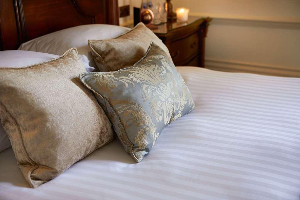 Macdonald Elmers Court Y Hotel 4*