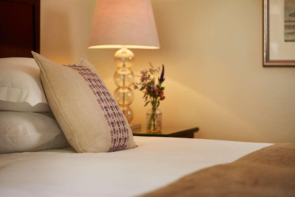 Macdonald Elmers Court Hotel