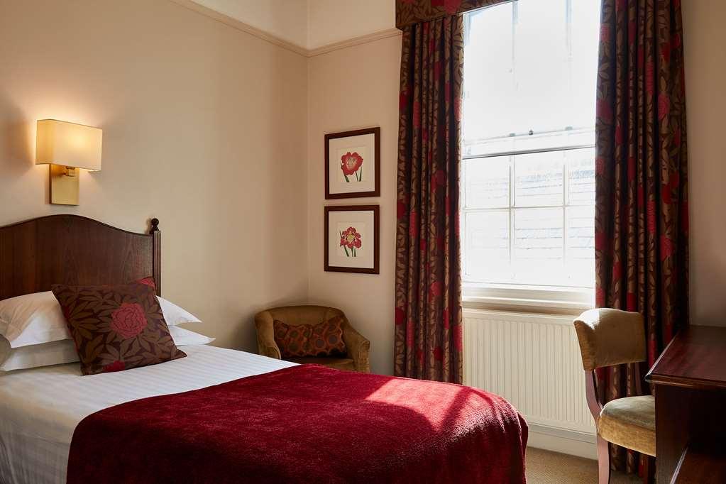 Macdonald Elmers Court Hotel