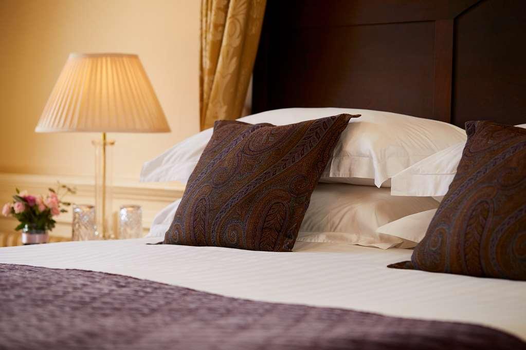 Macdonald Elmers Court Y Hotel