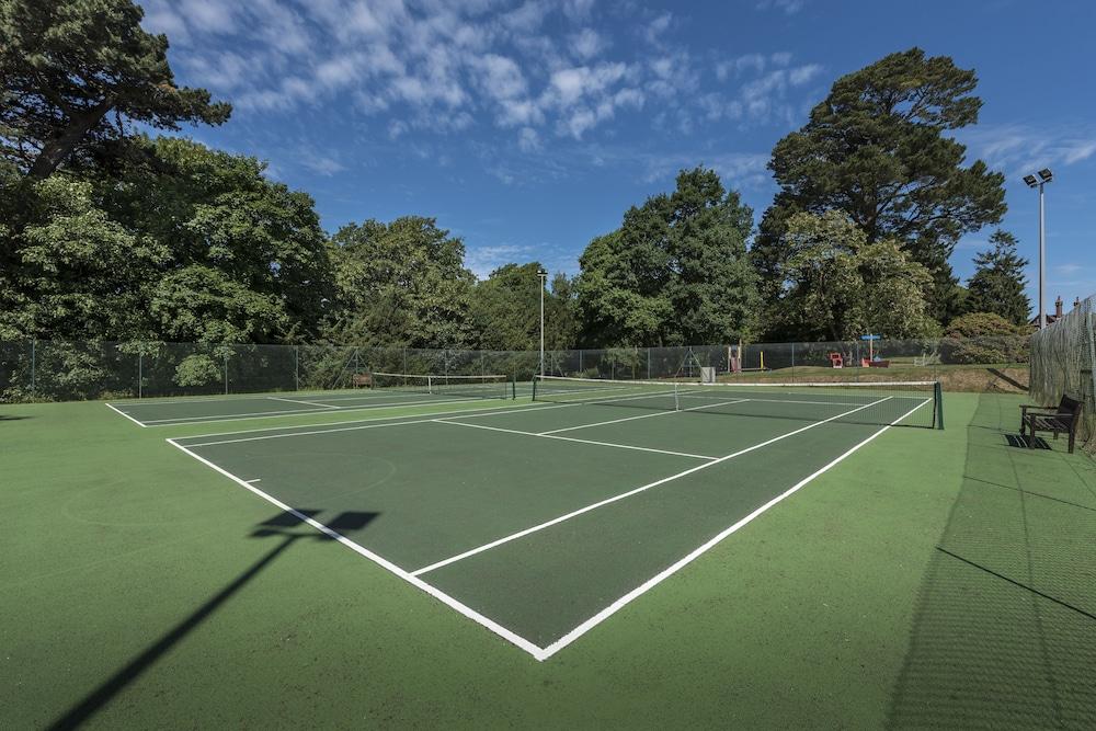 Macdonald Elmers Court Hotel 4*