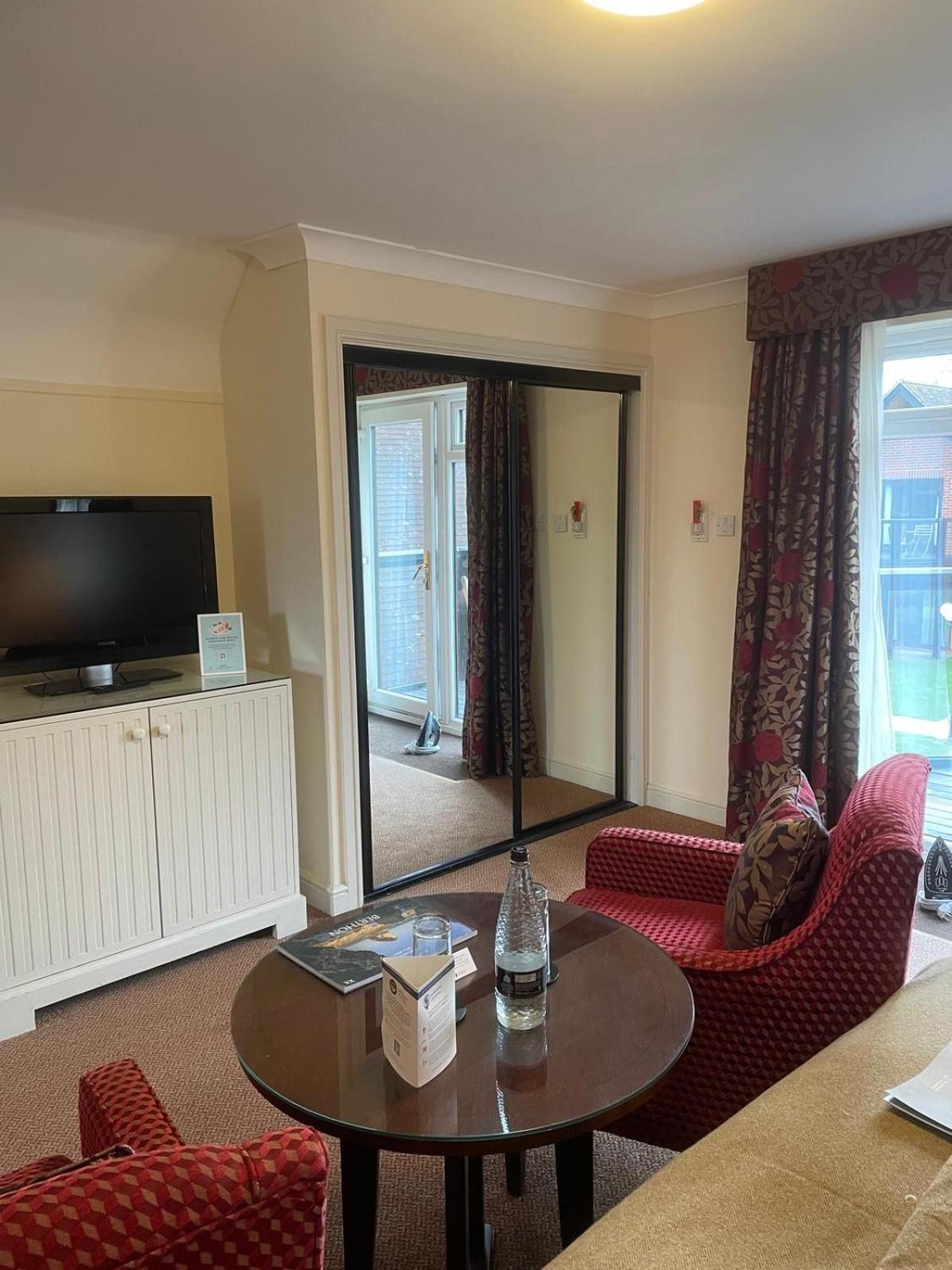 Macdonald Elmers Court 4*