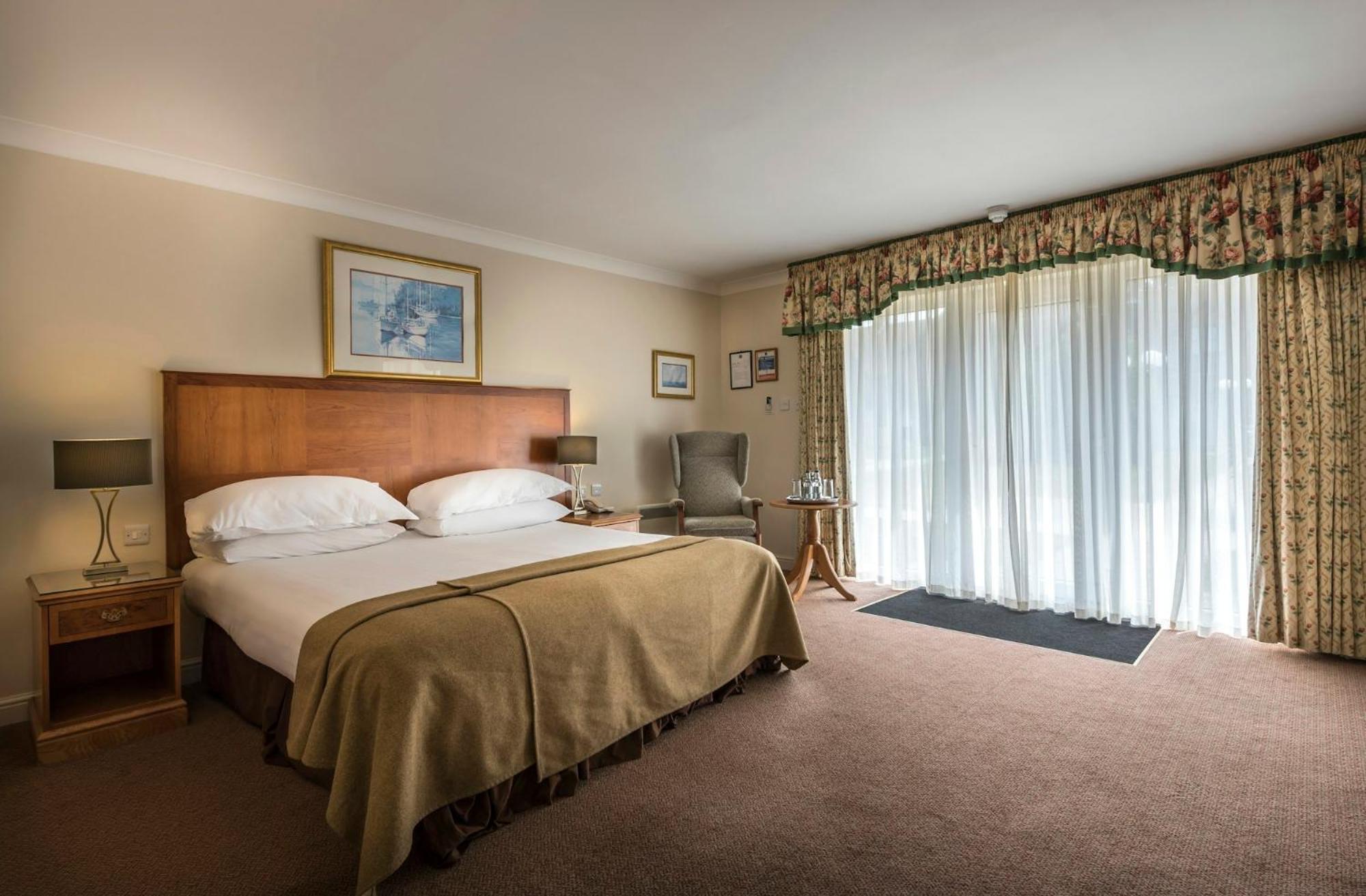 Macdonald Elmers Court 4* Lymington